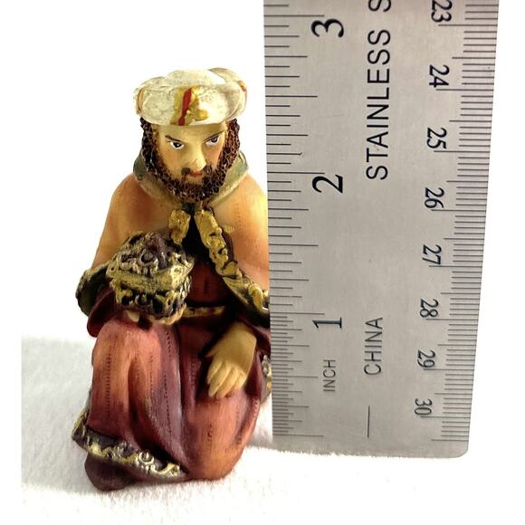 Victoria’s Garden 6 Piece Nativity Scene Small Resin Christmas Nativity - Picture 11 of 14